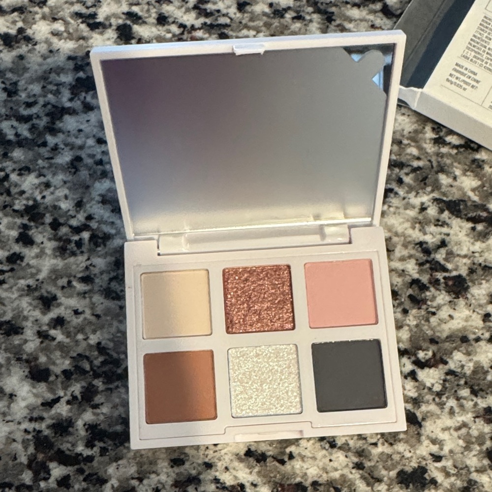 Lithe Eyeshadow Palette - Cream - Picture 3 of 3